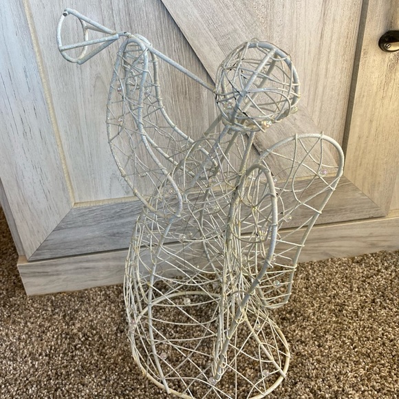 White Christmas Angel with Horn Wire Sculpture, Handmade Tree Topper - Picture 9 of 10